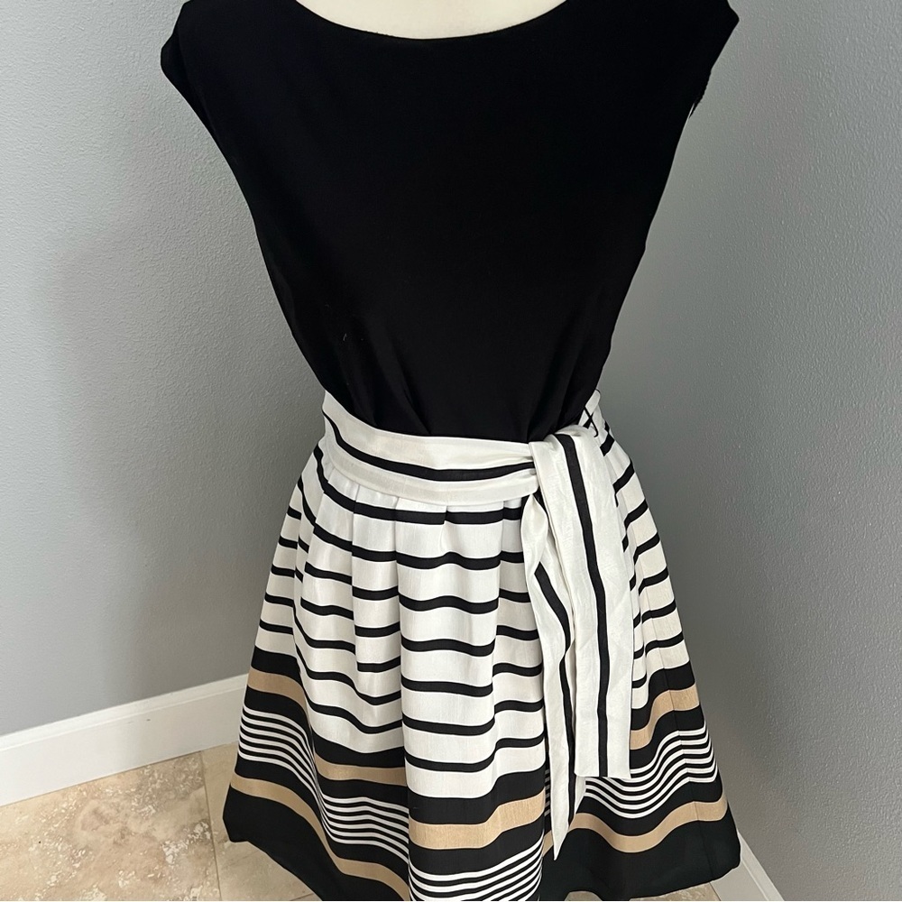 Dressbarn Black and White Pleated Midi Dress - Picture 2 of 14